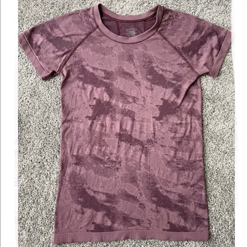 ATHLETA CASCADIA VIOLET MOMENTUM CAMO TEE size SMALL